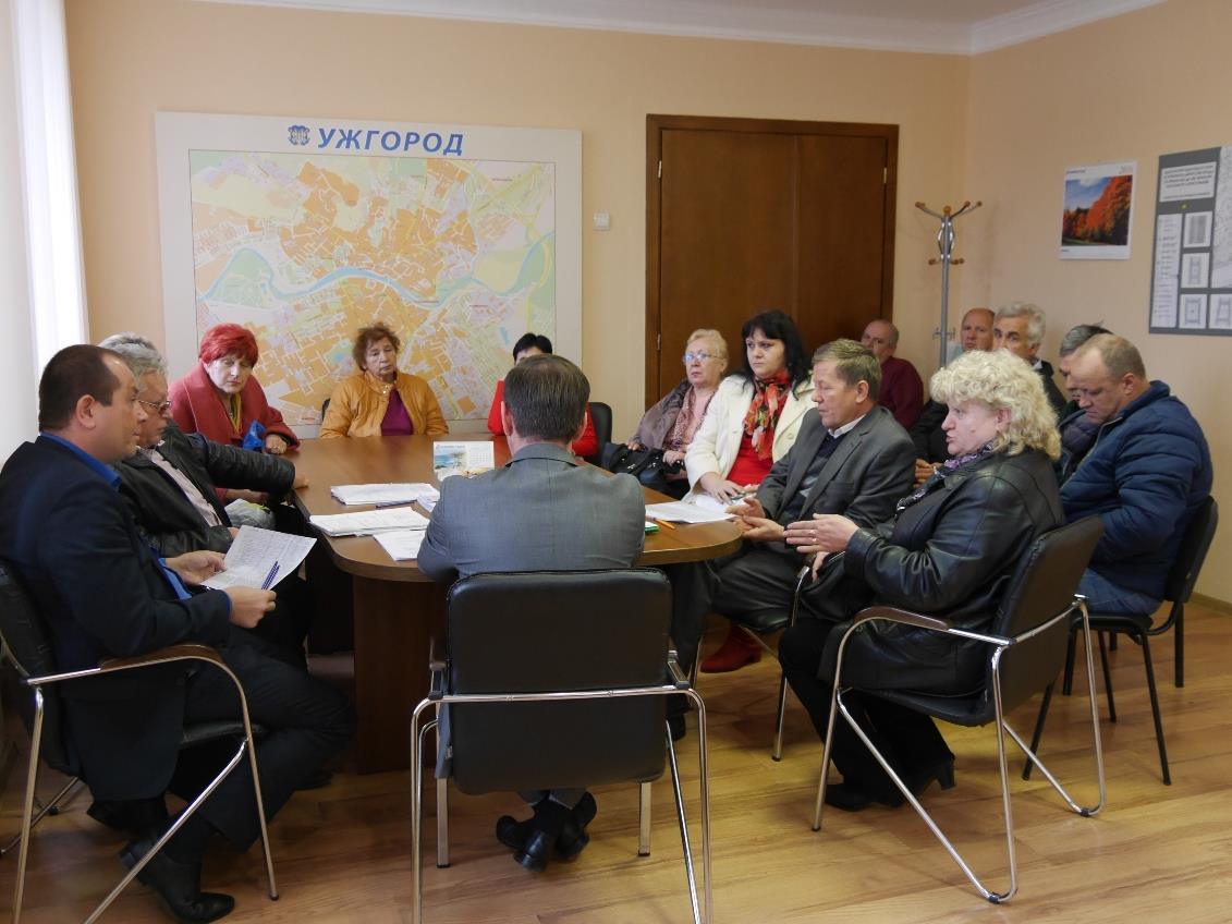 В Ужгородській міській раді пройшла зустріч із мешканцями Дравців, які скаржаться на складнощі з автобусами
