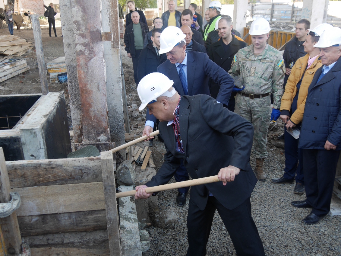 В Ужгороді заклали фундамент майбутнього реабілітаційного центру для інвалідів