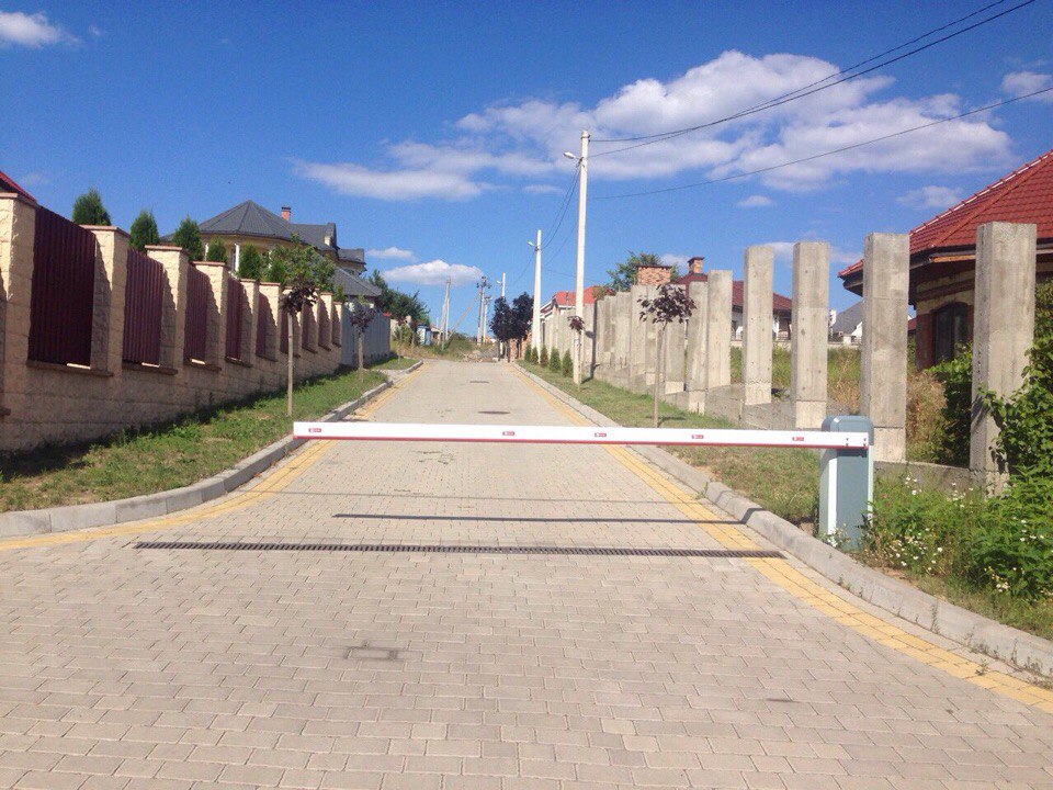 В Ужгороді виявляють самовільно встановлені обмежувачі руху