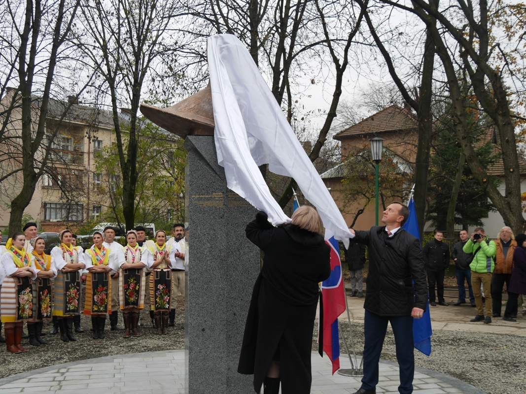 В Ужгороді відкрили пам’ятник відомому політичному діячу Мілану Растиславу Штефаніку