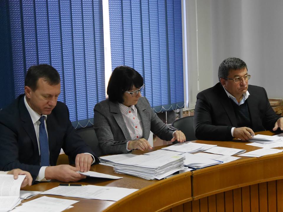 Демонтаж трьох десятків самовільно встановлених обмежувачів руху, фінансова підтримка громадських організацій – серед питань, що розглянув сьогодні виконком