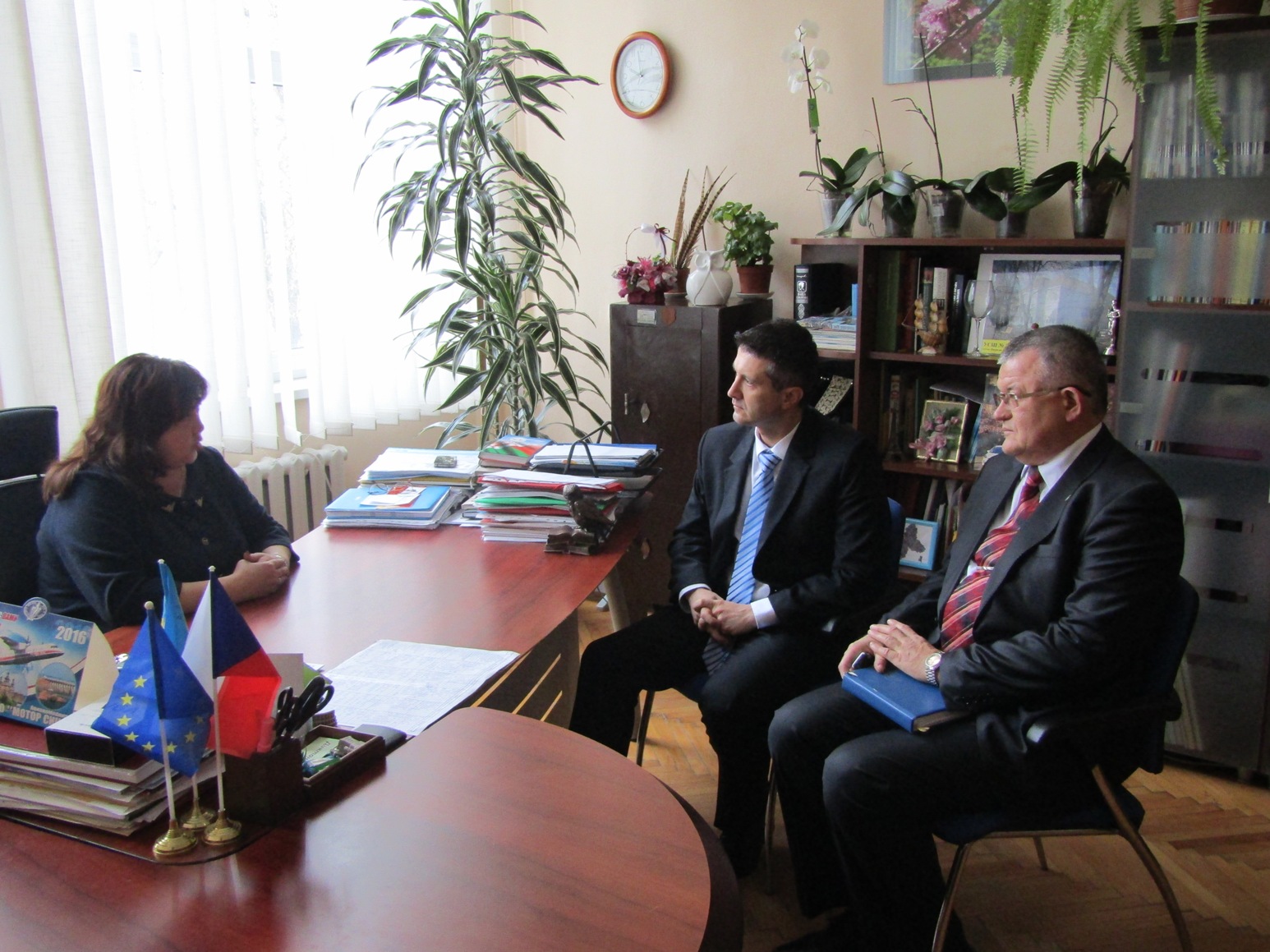 Новопризначений Генеральний консул Чехії у Львові Павло Пешек з ознайомчим візитом відвідав  Ужгородську ЗОШ І-ІІІ ст. №3