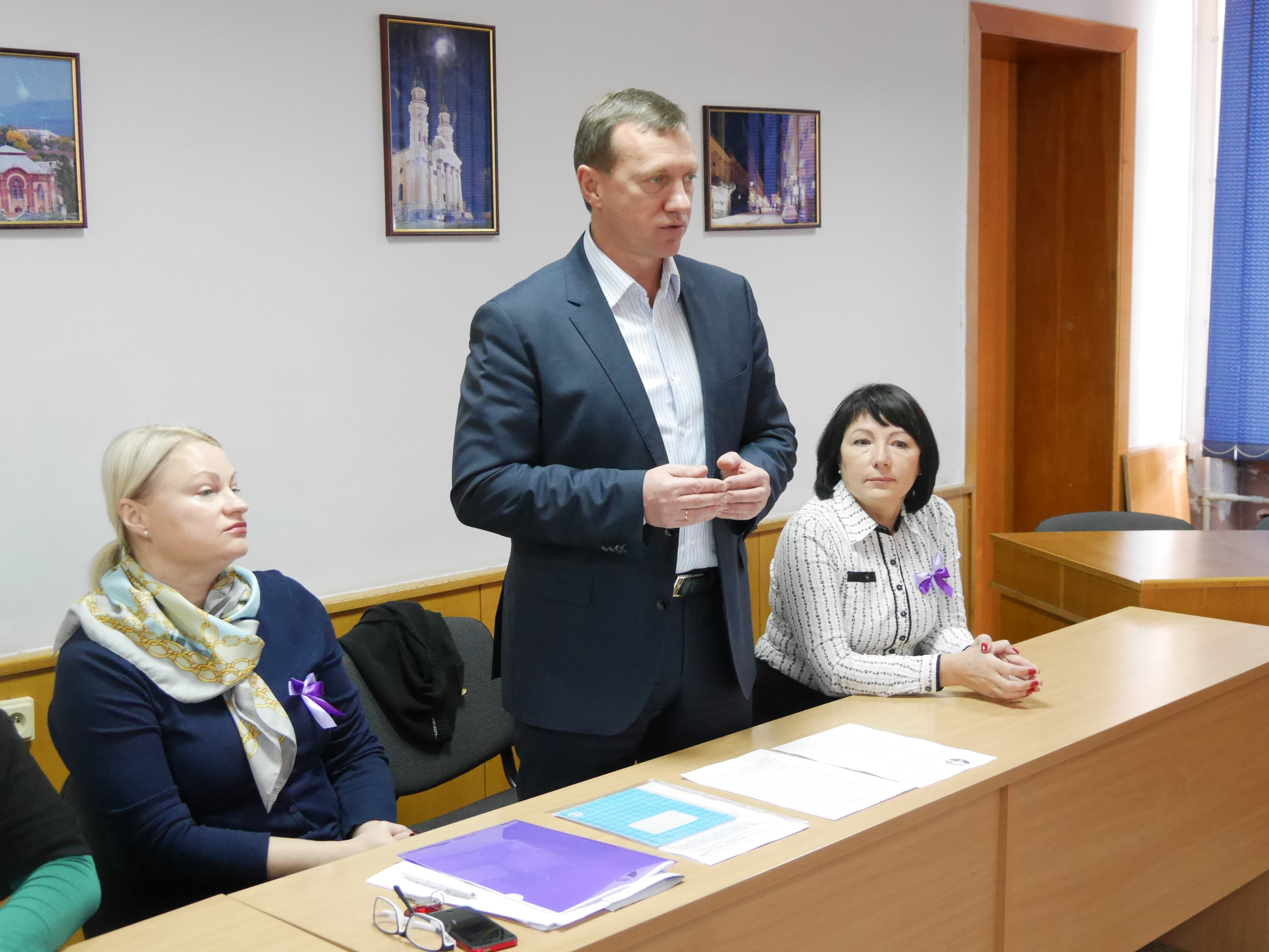 “Круглий стіл” про практики запобігання та протидії насильству відбувся в Ужгородській міськраді