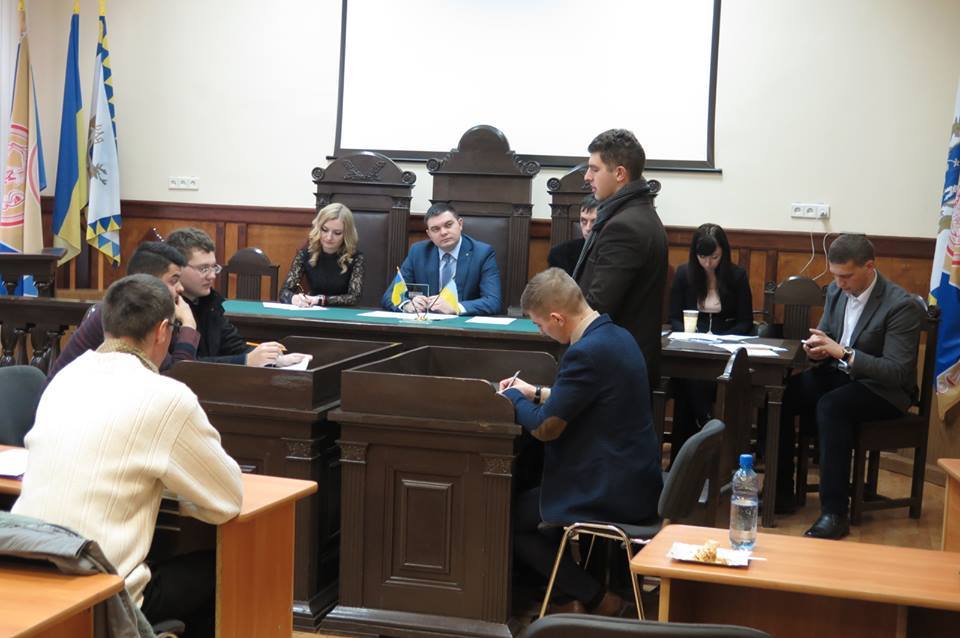 В Ужгороді дебатували про залучення молоді до політичних процесів