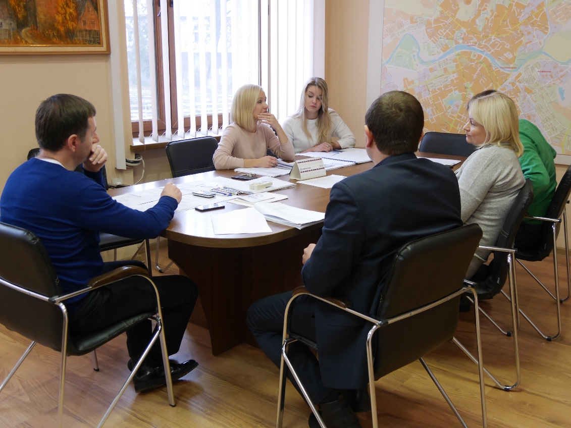 В Ужгороді за єдиним форматом облаштують автобусні зупинки