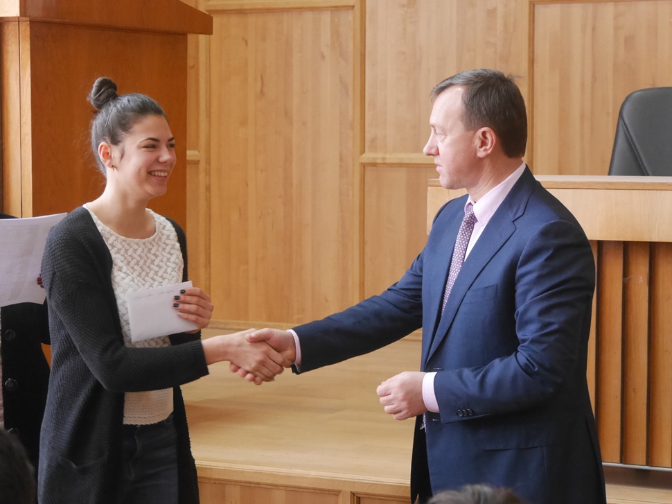 За вагомі досягнення ужгородським спортсменам вручили грошові винагороди