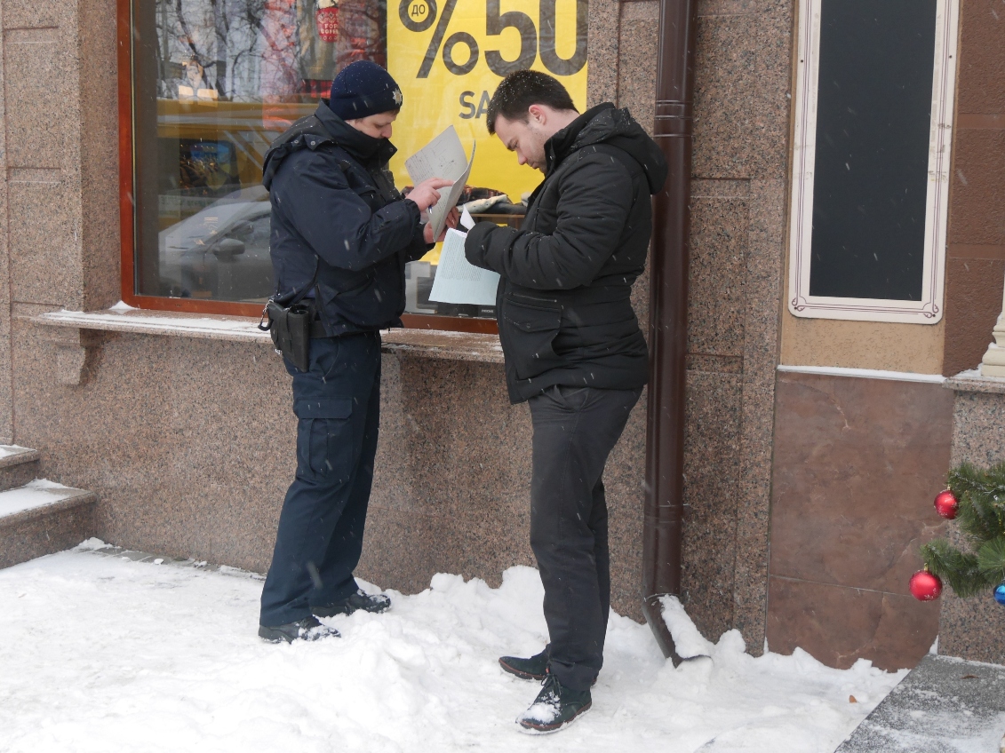 В Ужгороді поліція і журналісти викликали евакуатор до злісних порушників вимог паркування