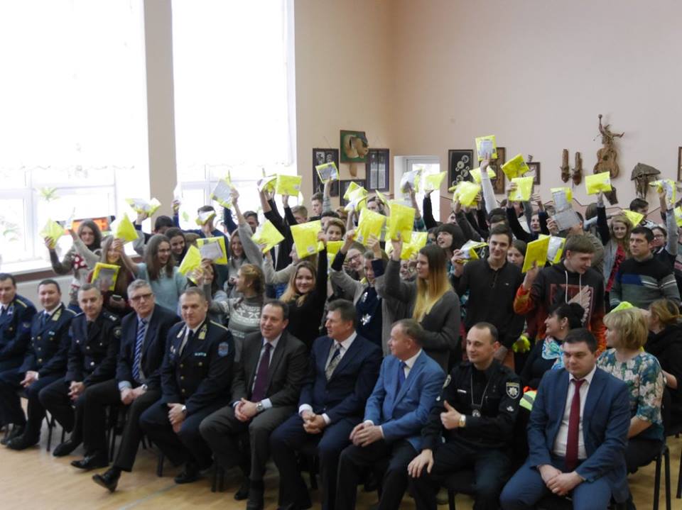 «Рік безпеки руху в Ужгороді» сьогодні стартував в обласному центрі Закарпаття благодійною акцією