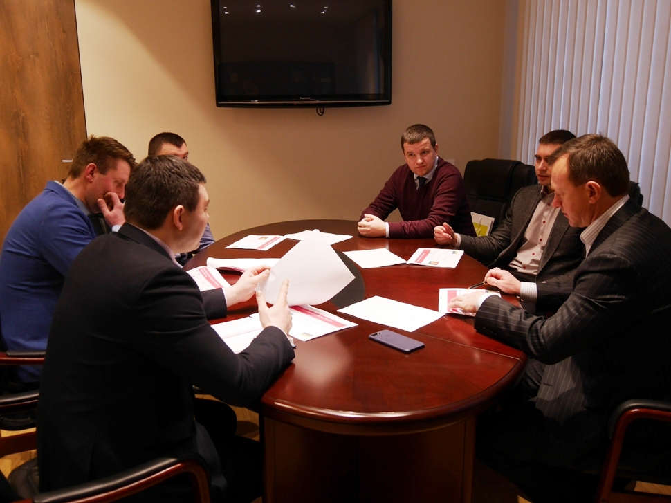 На зустрічі в міській раді презентували проект запровадження картки ужгородця