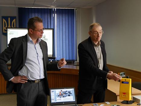 Один із варіантів зручної оплати за проїзд у міських автобусах презентували в Ужгородській міськраді