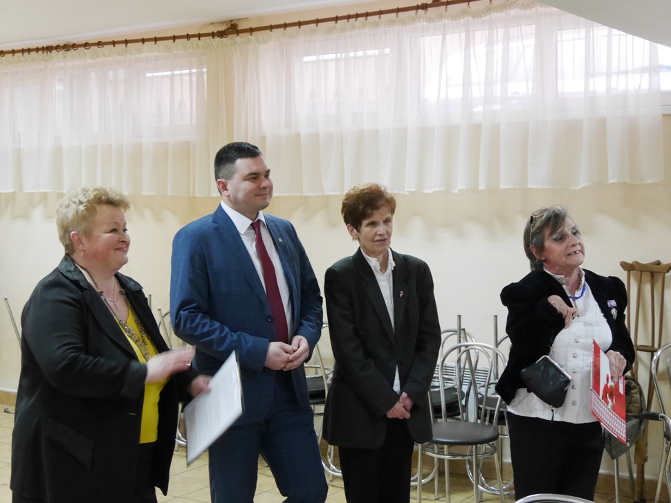 Із прийдешнім весняним святом вітали представниць організацій  “Оптиміст” та “Вибір”