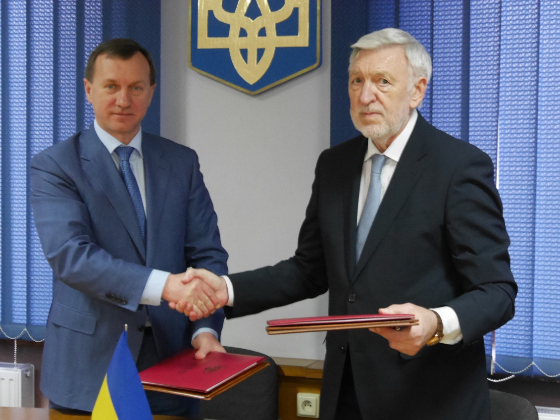 В Ужгороді запровадять “муніципальну картку” – підписано договір з “Ощадбанком”