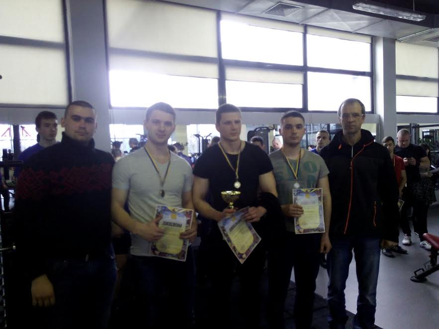 Ужгородські школярка та студент поїдуть на чемпіонати світу з пауерліфтингу та жиму лежачи