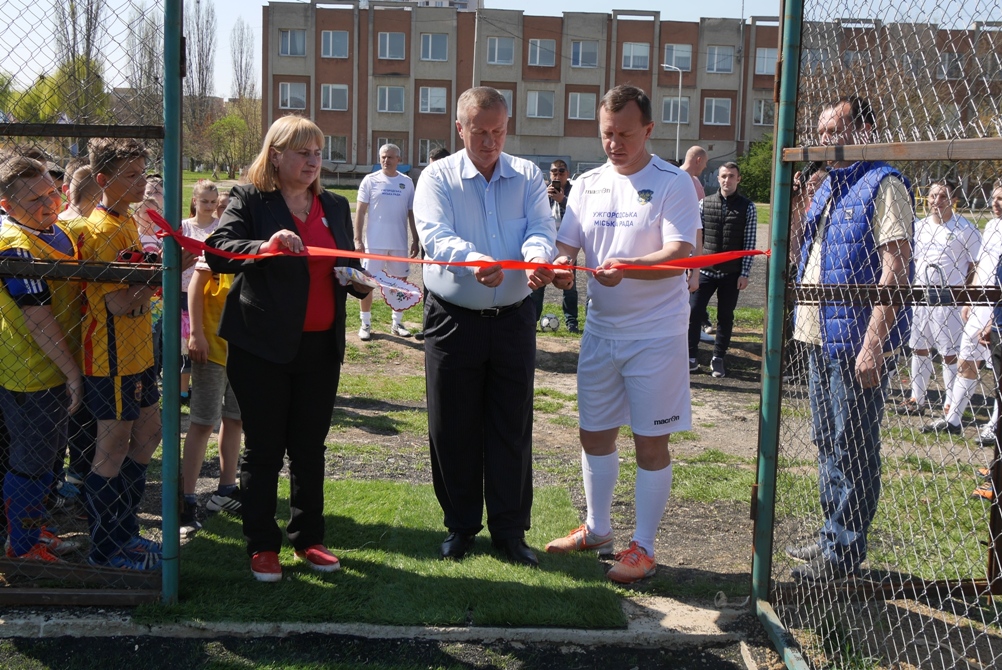 Новий спортивний майданчик відкрили біля ЗОШ №19 в обласному центрі