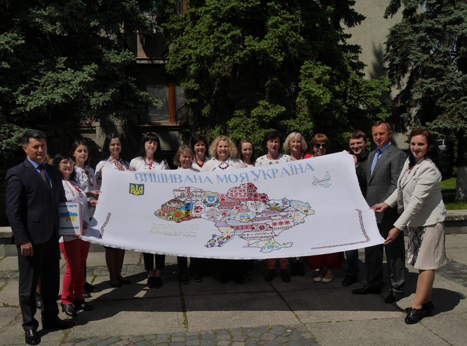 В Ужгороді презентували карту «Вишивана моя Україна»
