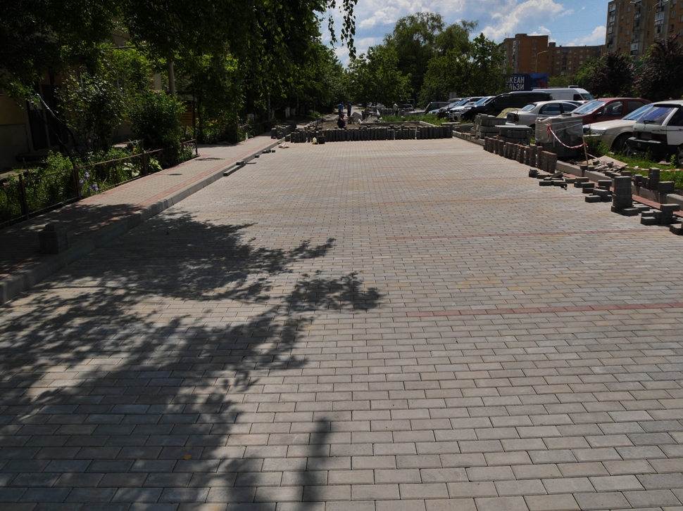 В Ужгороді триває капітальний ремонт внутрішньоквартальної території на вулиці Заньковецької,77 – Легоцького,21,23