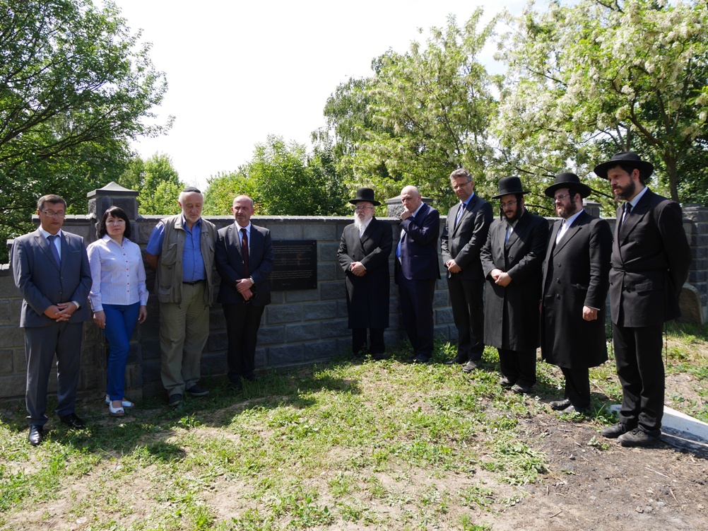 В Ужгороді провели церемонію освяти відновленого колишнього єврейського кладовища