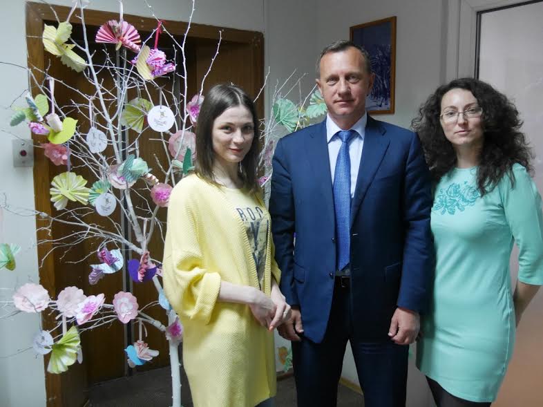 В Ужгородській міській раді “розцвіла” сакура добра і бажань