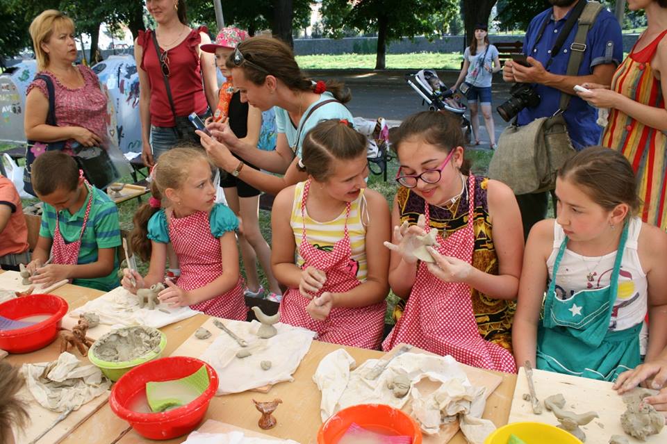 Уже вдруге у рамках “Майстерні міста” для дітей провели майстер-клас із гончарства