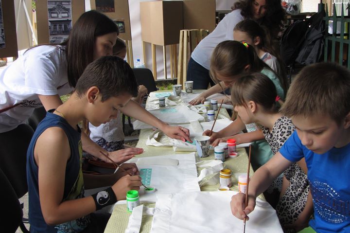 Весело та корисно! Як у «Майстерні міста» щасливі діти виготовляли екоторби