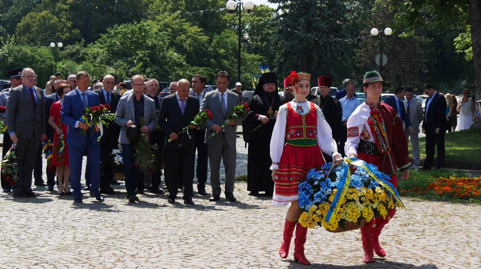 В Ужгороді відбулися урочистості до Дня Конституції