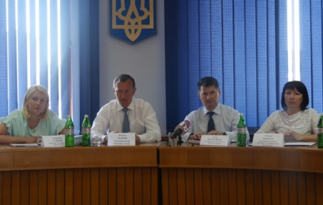 Про ремонти, очищення Ужгорода від реклами, новий комунальний транспорт спілкувалися керівники міста з журналістами