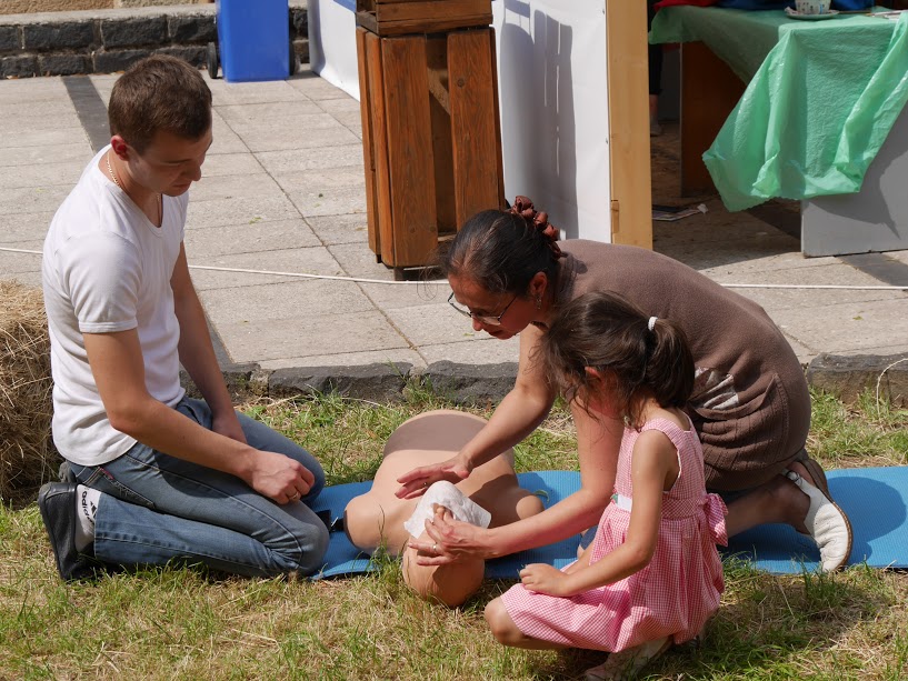 Надавати першу домедичну допомогу навчали ужгородців на “Майстерні міста”