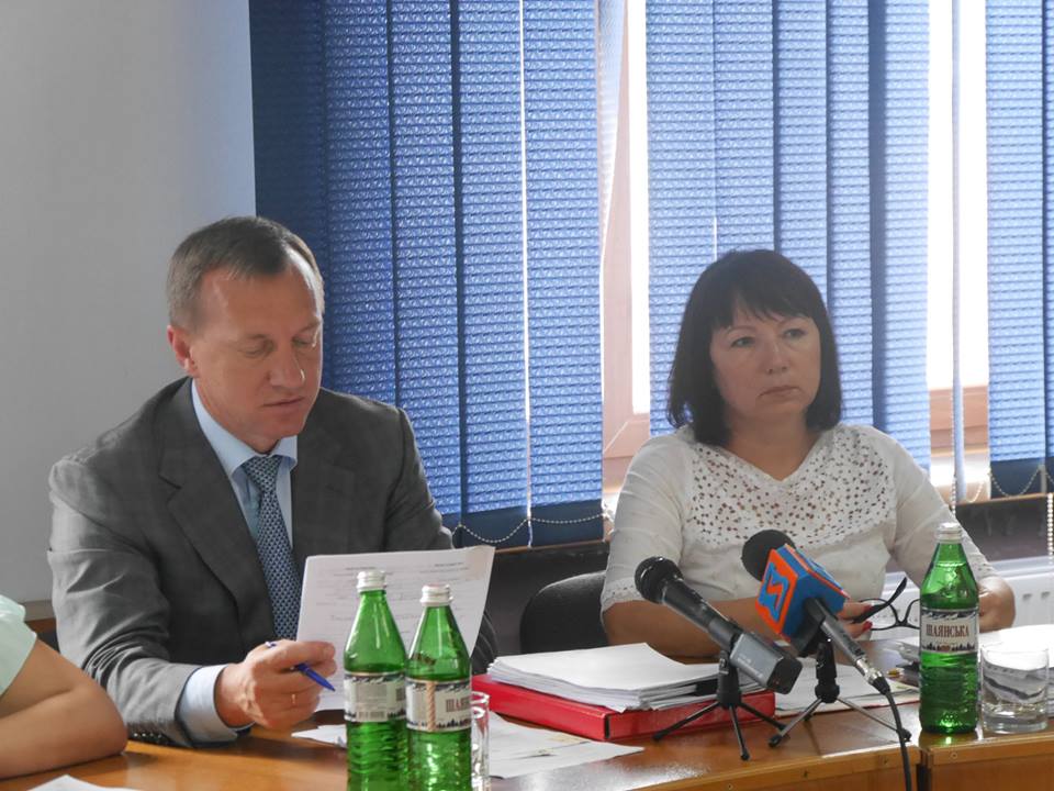 На засіданні виконкому погодили в якості експерименту на один місяць запровадити двосторонній рух вулицею Заньковецької