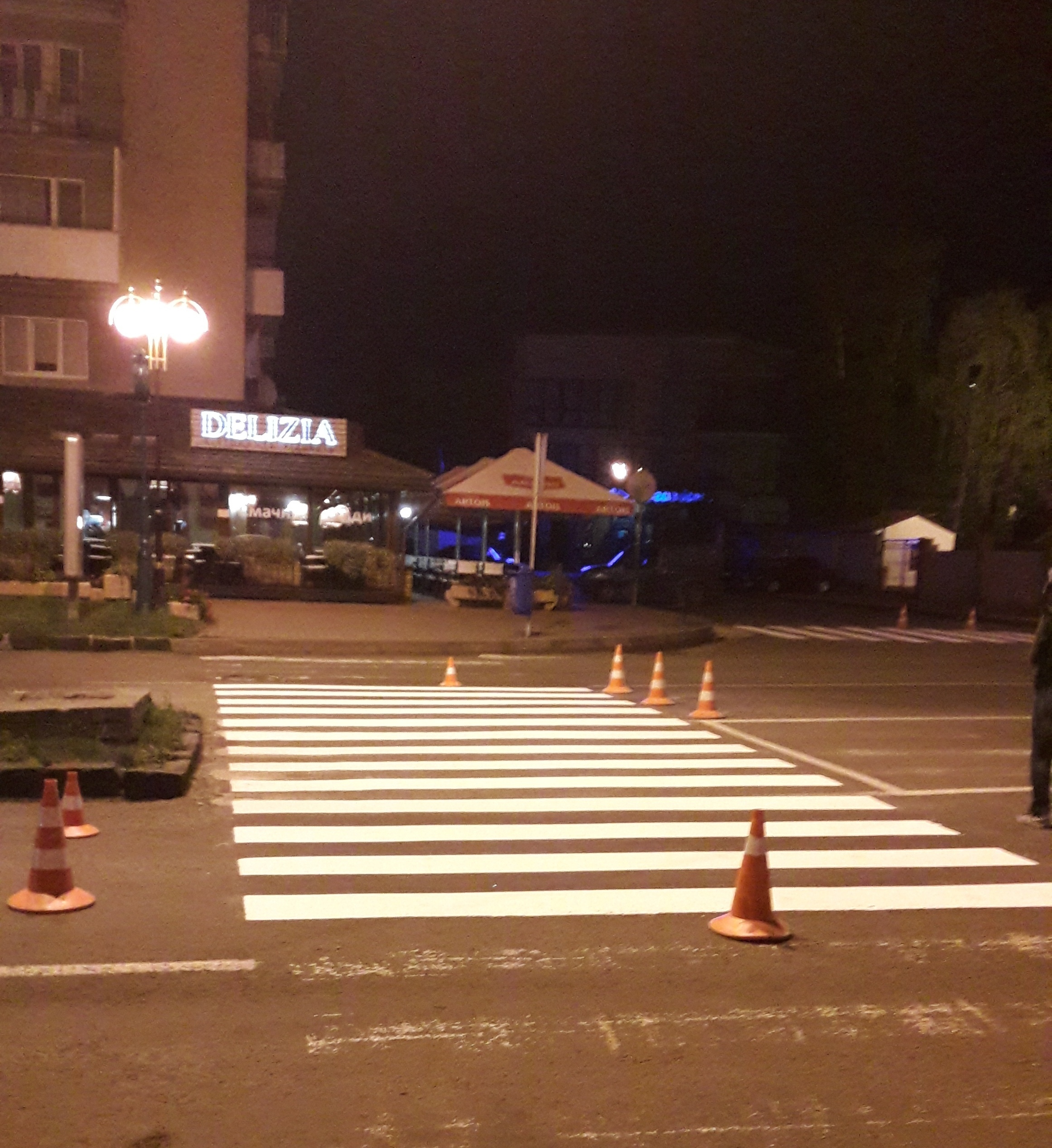 В Ужгороді продовжують наносити дорожню розмітку