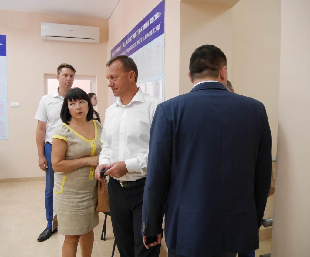 Керівництво міськради Ужгорода ознайомилося із роботою відділу прийому і видачі документів «Єдине вікно» у міському соцзахисті