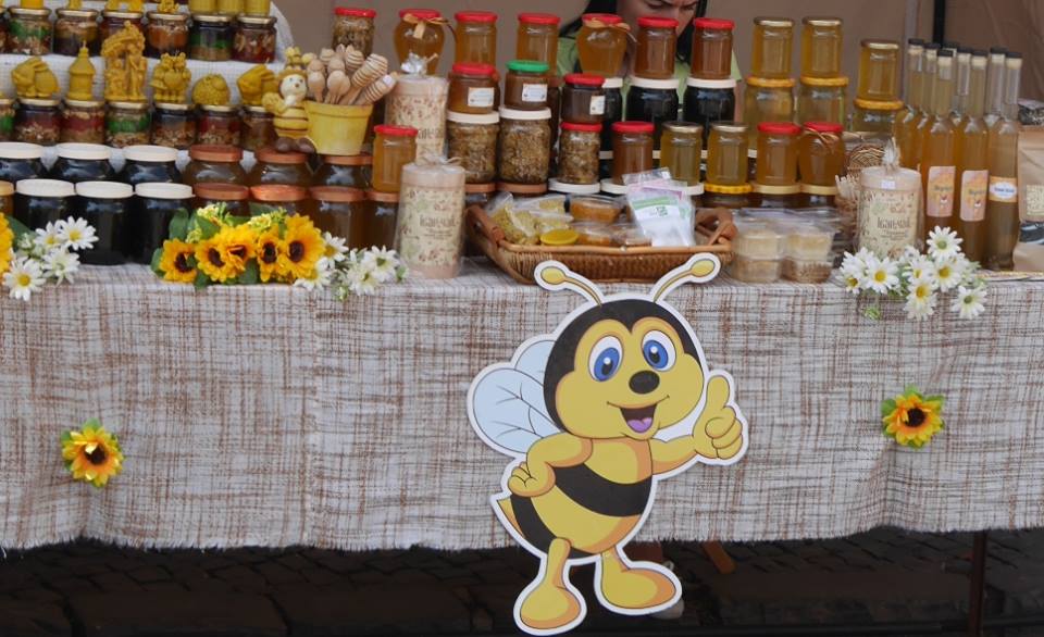 В Ужгороді стартував сьомий фестиваль меду та медопродуктів “Медовий спас”