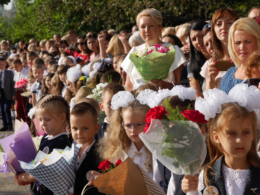 Для понад 15,5 тисяч школярів в Ужгороді святом Першого дзвоника розпочався новий навчальний рік