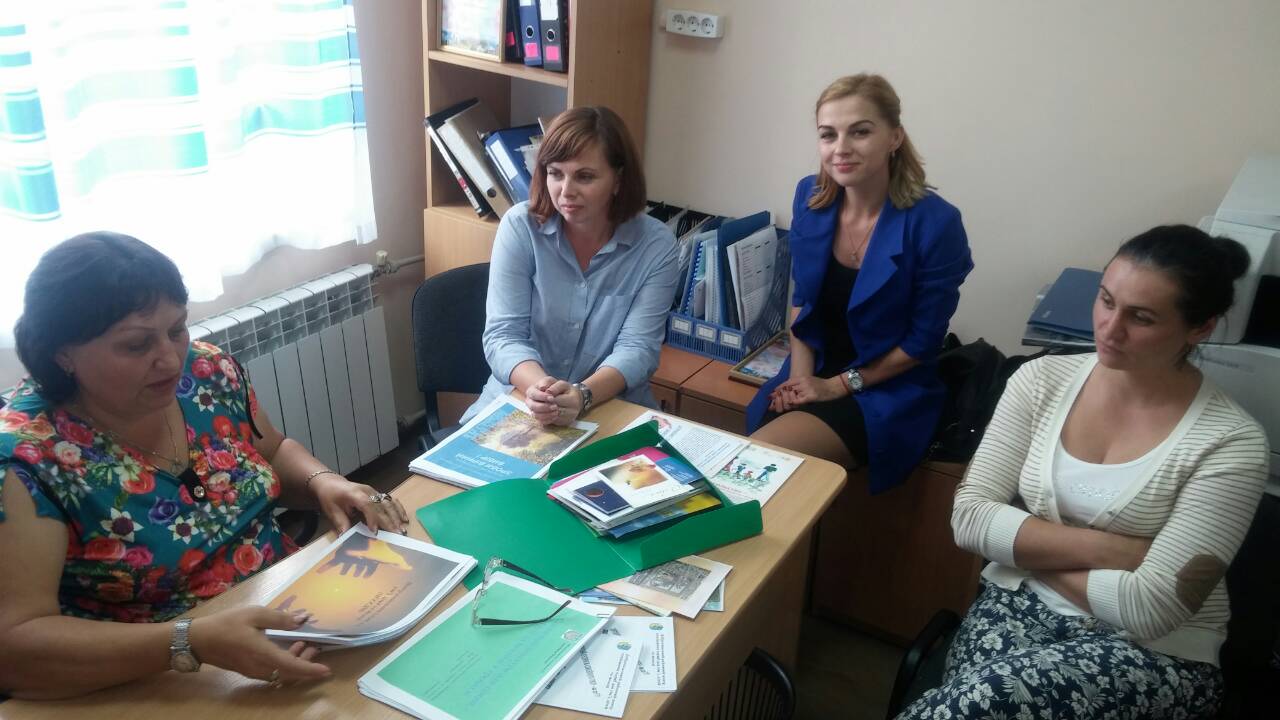 В Ужгородському міському центрі соціальних служб для сім’ї, дітей та молоді відбулася робоча зустріч із представниками соціальних служб східних регіонів України