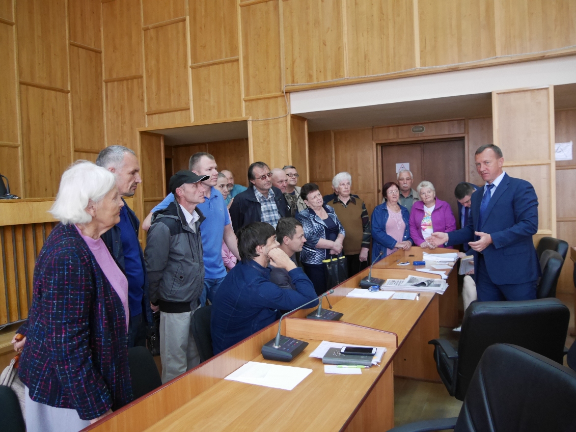 Питання ужгородців, які прийшли на особистий прийом, міський голова Богдан Андріїв вирішував разом з керівниками різних підрозділів міськради