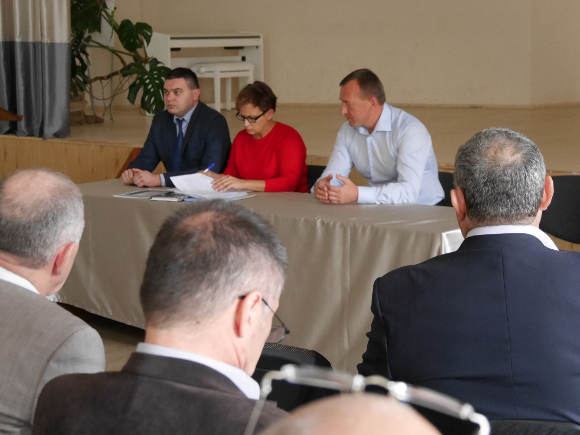 Відбулася позачергова нарада з керівниками начальних закладів Ужгорода