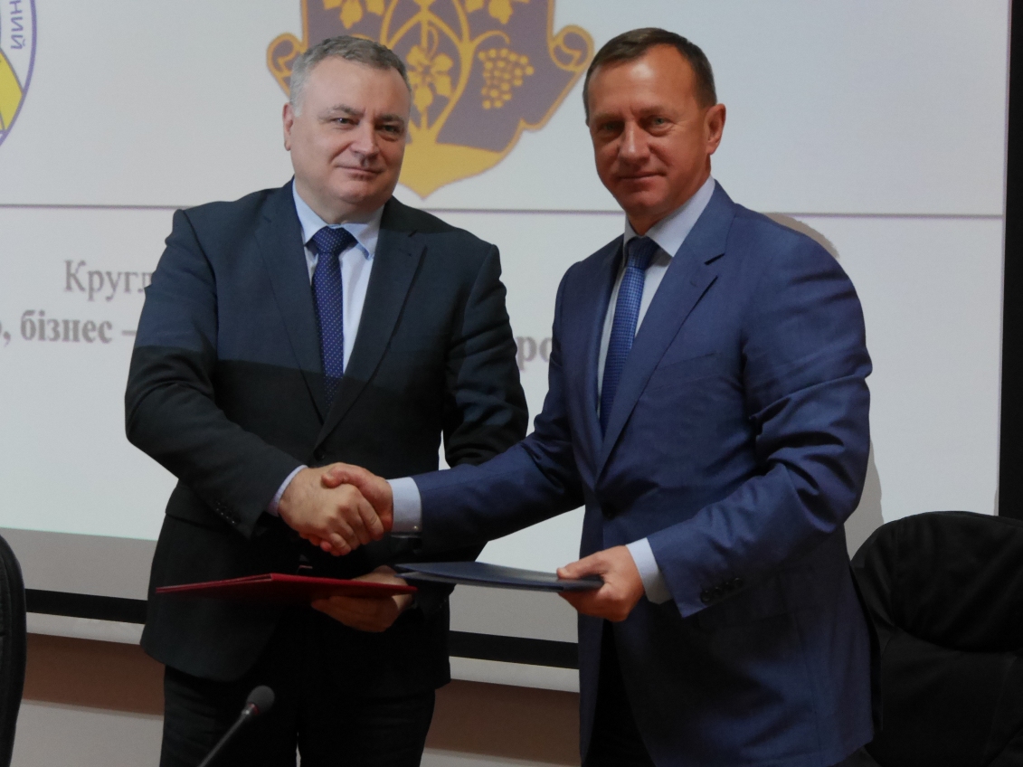Підписано Меморандум між УжНУ та міською радою про співпрацю з виконання спільних проектів і програм розвитку