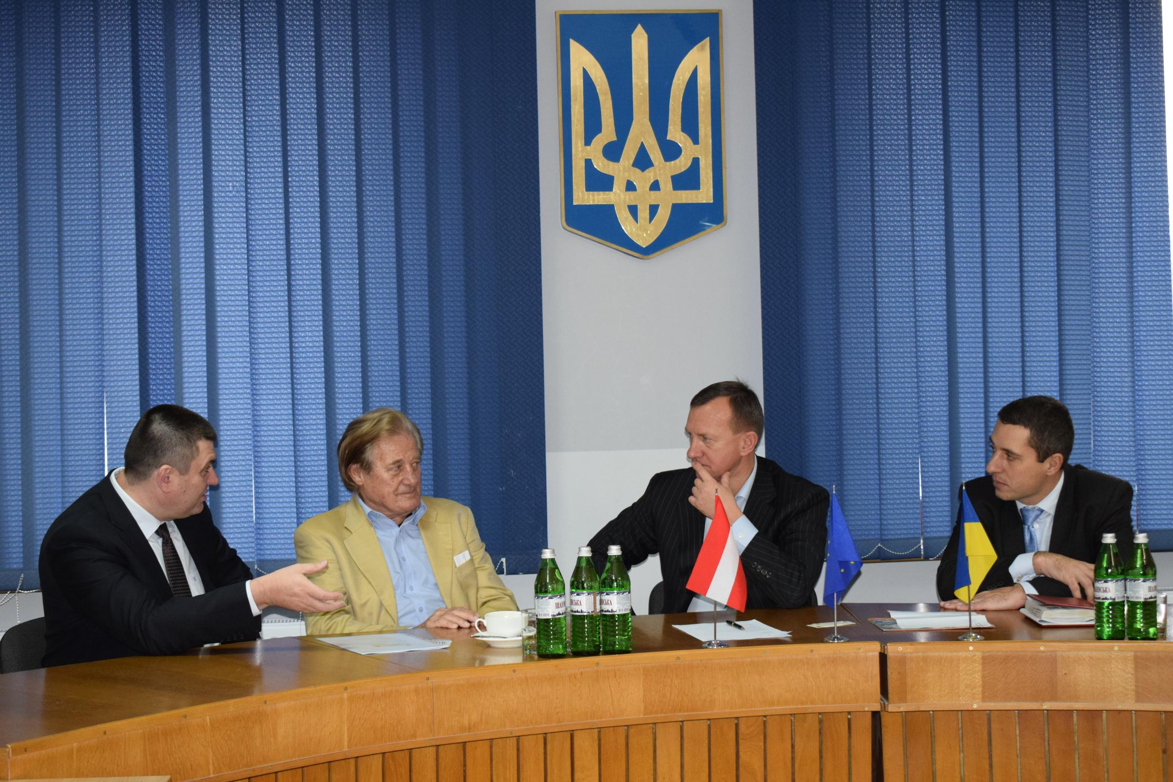 Представник компанії з Відня, яка займається сміттєпереробними заводами, зустрівся з керівництвом Ужгорода