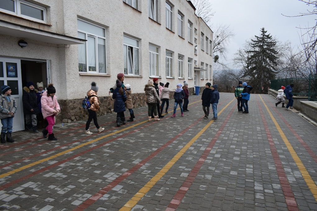 У ЗОШ №1 в Ужгороді облаштували подвір’я