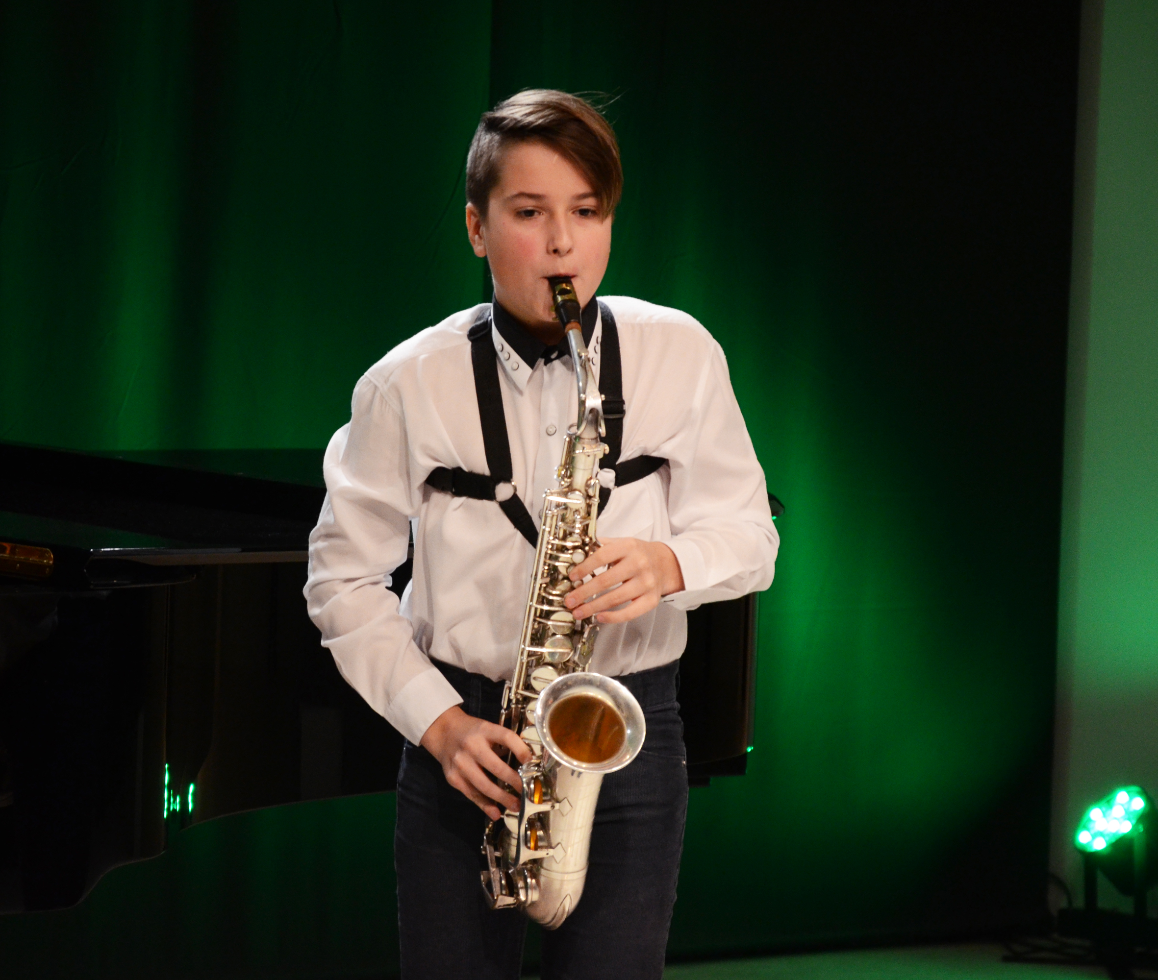 Учні Ужгородської дитячої музичної школи № 1 ім. П.І.Чайковського дали різдвяний концерт