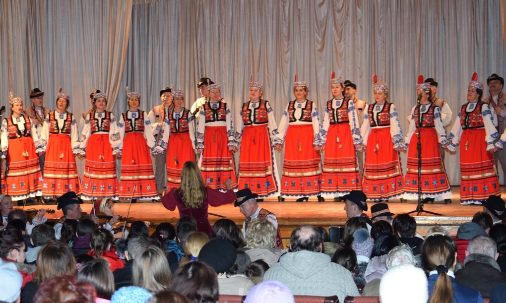 Заслужений академічний Закарпатський народний хор дав благодійний концерт на підтримку центру “Дорога життя”