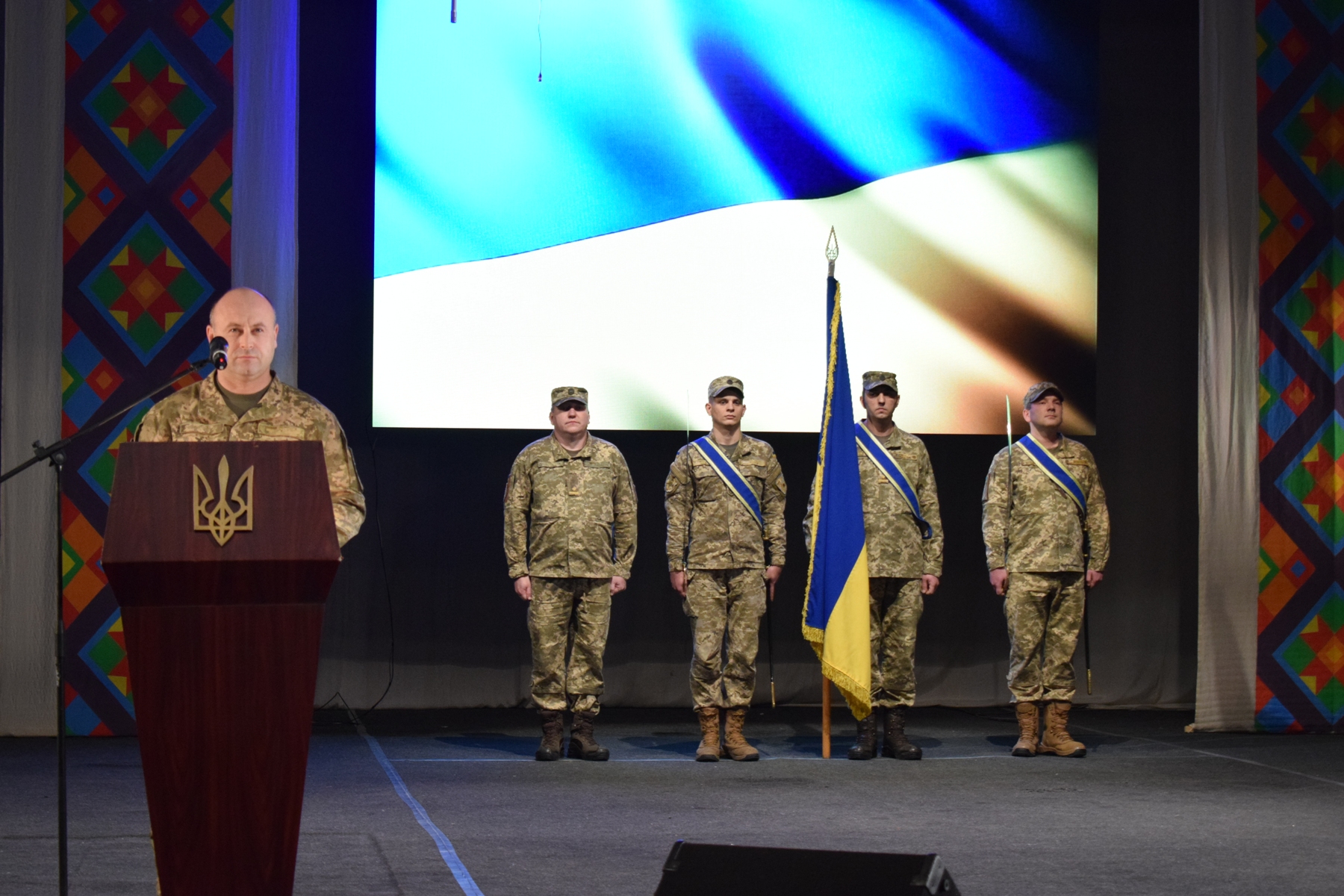 В Ужгороді відбулися урочисті збори з нагоди 26-ї річниці Збройних сил України
