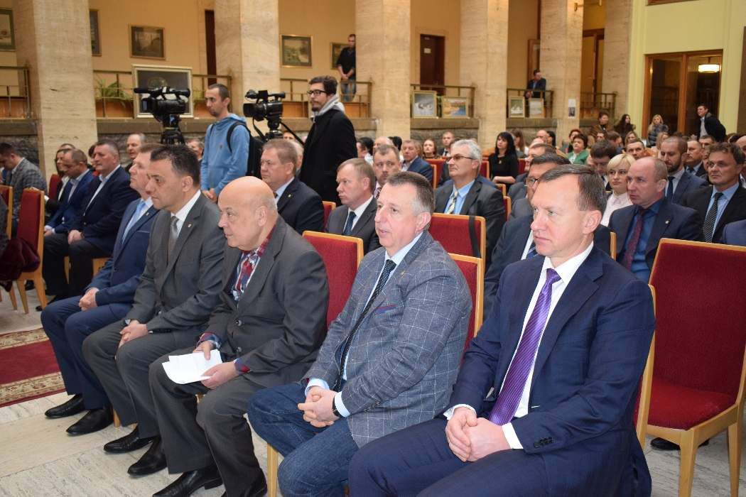 В атріумі Закарпатської ОДА та облради провели урочистості до Дня місцевого самоврядування