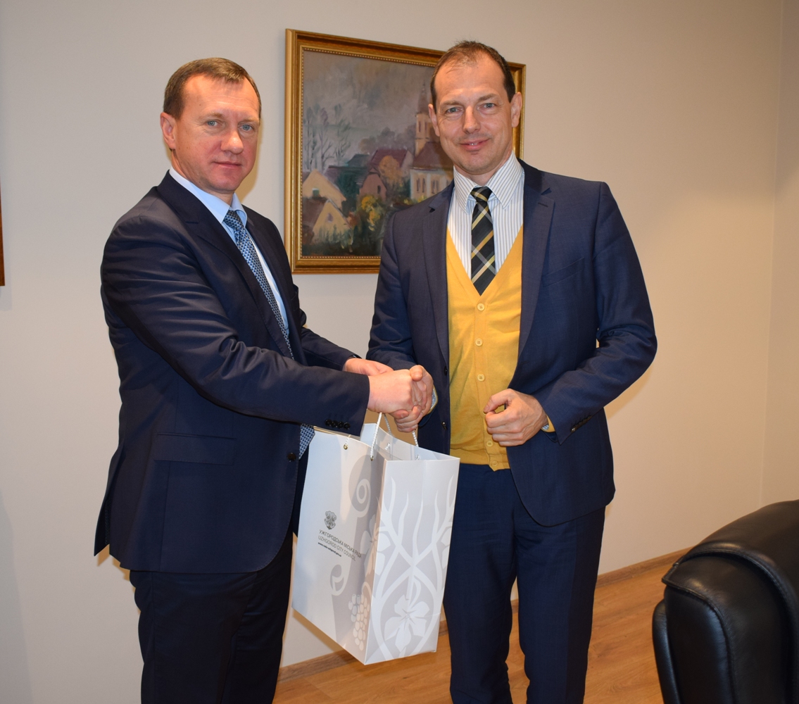 Список міст-побратимів Ужгорода може поповнитися австрійським Санкт-Пельтеном.