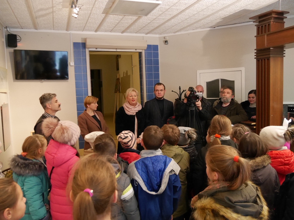 В Ужгороді відкрили виставку художніх творів учнів дитячої школи мистецтв