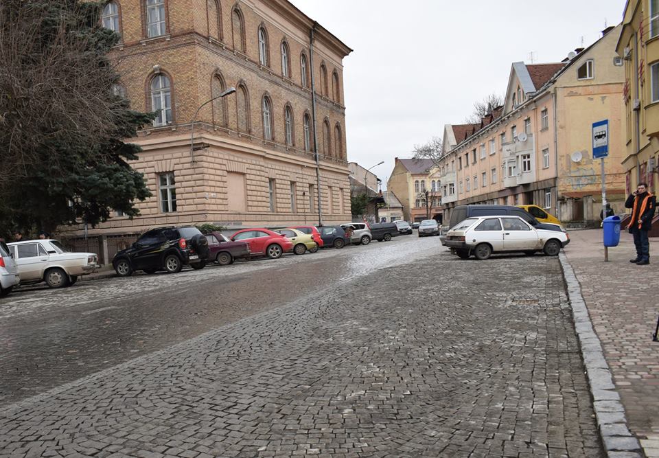 Зупинки автобусів №№15,22 – знову на вулиці Панаса Мирного