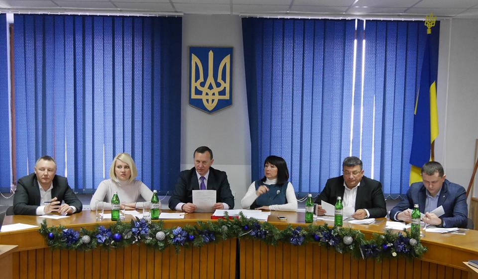 На засіданні виконкому міськради нагородили матір-героїню і внесли зміни до переліку адмінпослуг, які надаються через ЦНАП