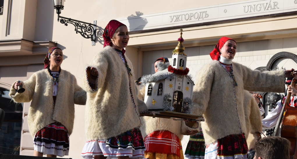 «Христос родився! Всім возвіщаєм!» –  в Ужгороді нині колядували
