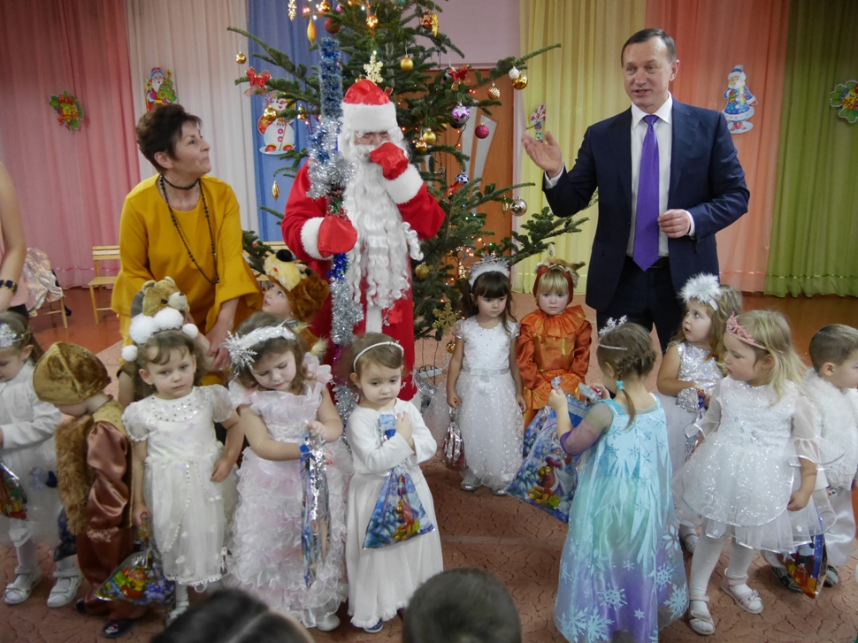 Міський голова Богдан Андріїв завітав на новорічний ранок до найменших вихованців дитячого садочка №42