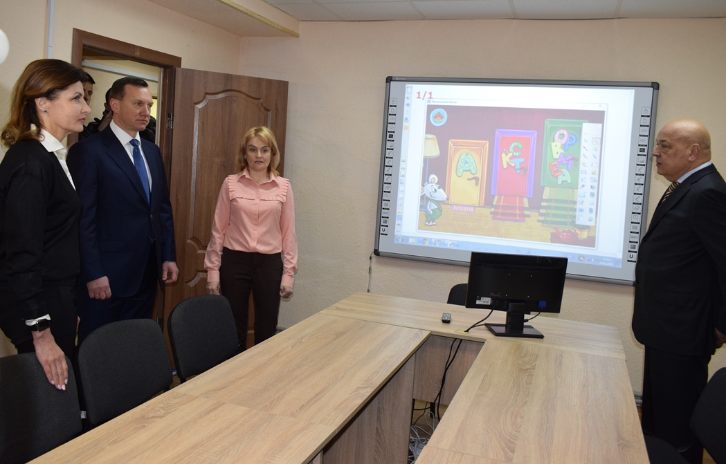 В Ужгороді за участю дружини Президента України Марини Порошенко офіційно відкрили перший на Закарпатті інклюзивний центр
