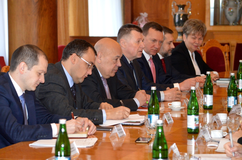 Міський голова Богдан Андріїв взяв участь у зустрічі з Верховним комісаром ОБСЄ у справах національних меншин, яка відбулася в облдержадміністрації